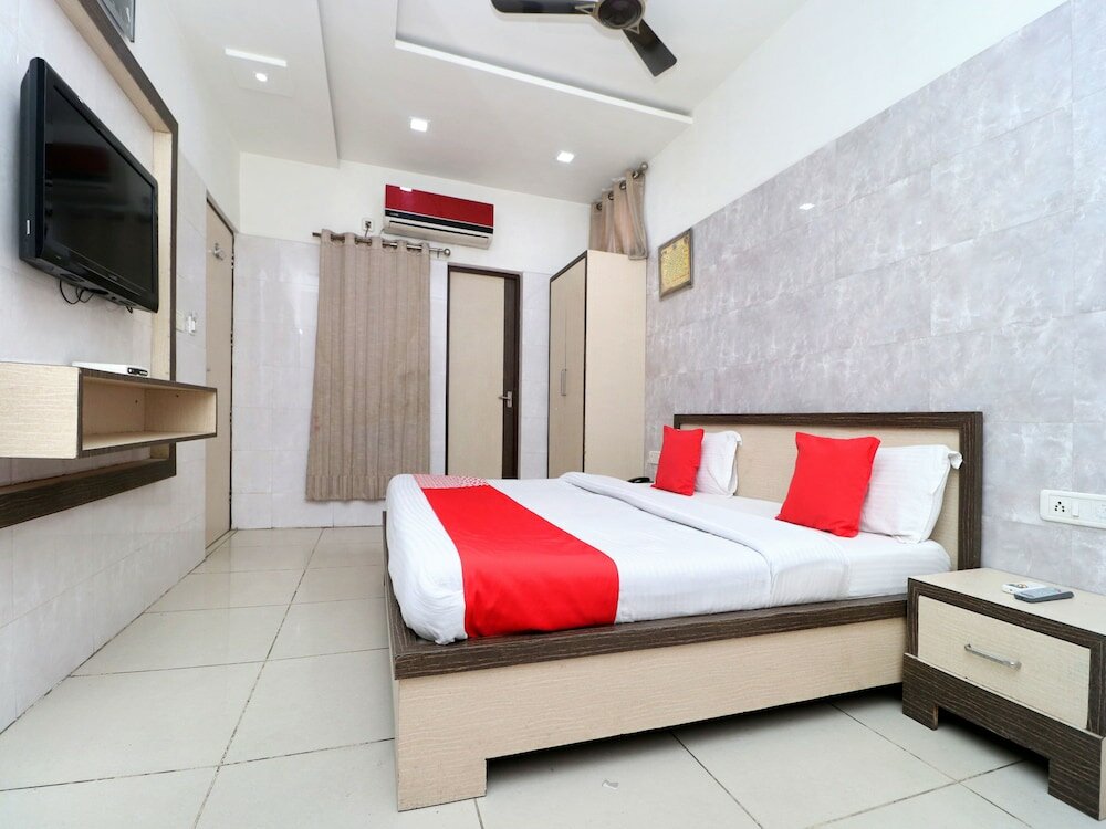 Фото Oyo 23357 Raj Tirath Niwas