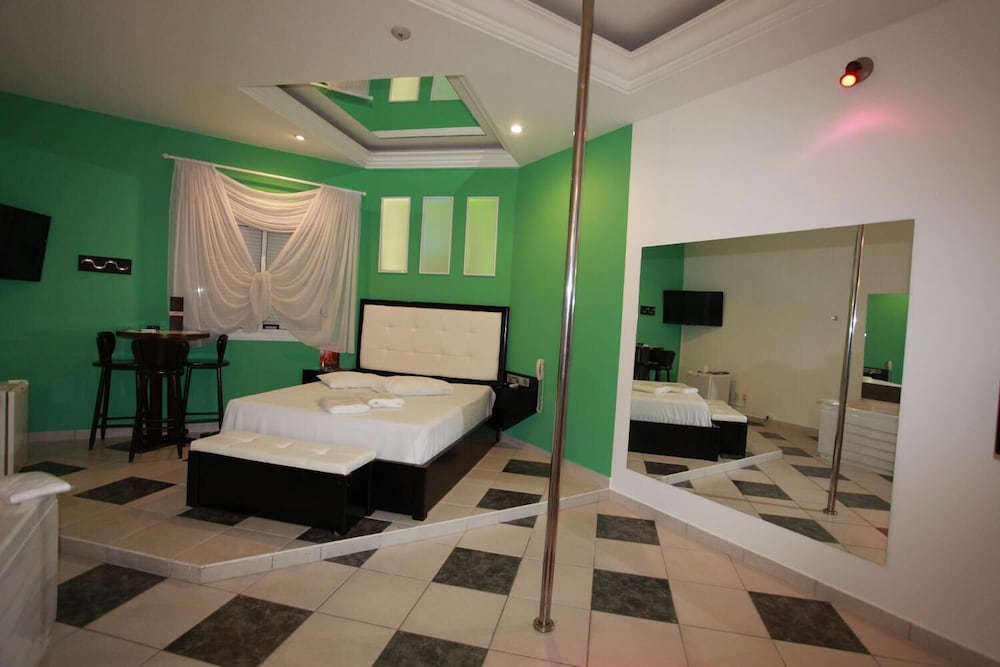 Фото Liverpool Hotel & Motel