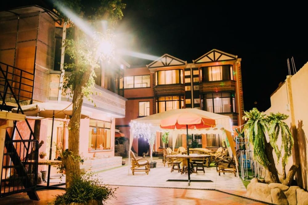 Фото отеля 1