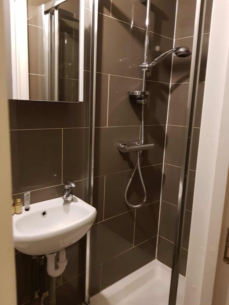 Фото Tourian Lounge Hotel