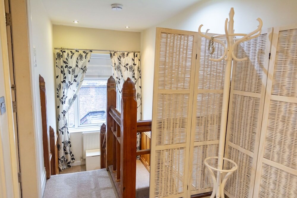 Фото The Apartment № 2 The Old Red King Pub