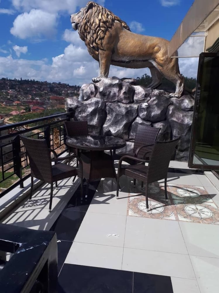 Фото отеля 2