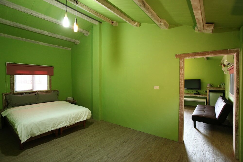 Фото Edge of Doggie Moon