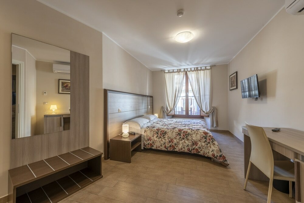 Фото Flora Hotel