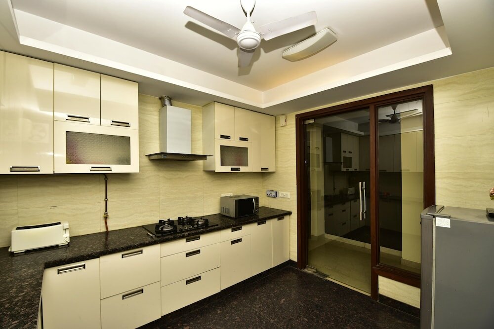 Фото Woodpecker Service Apartments Green Park