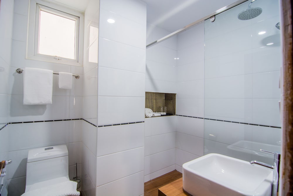 Фото Woodside Inn & Serviced Apartments