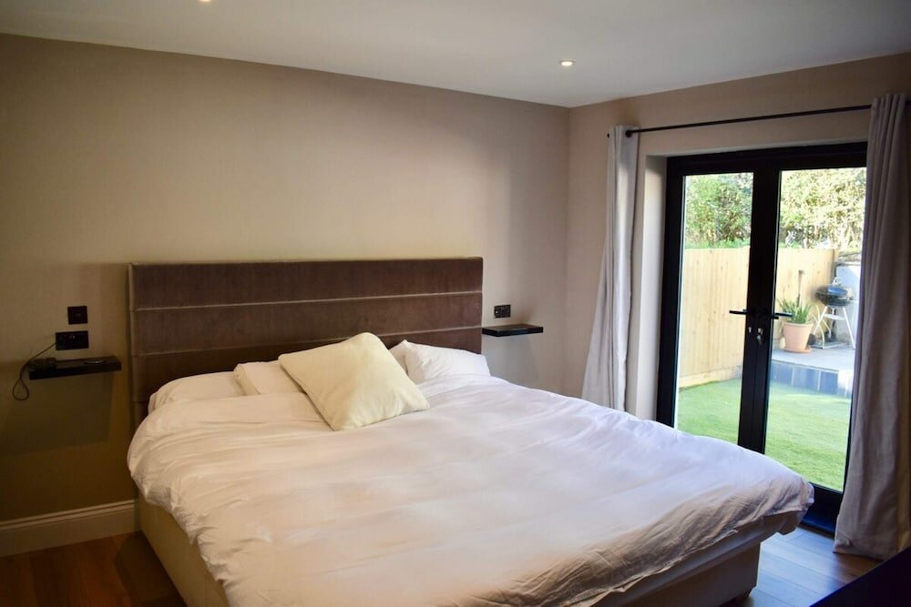 Фото Modern 3 Bedroom House With Stunning Views