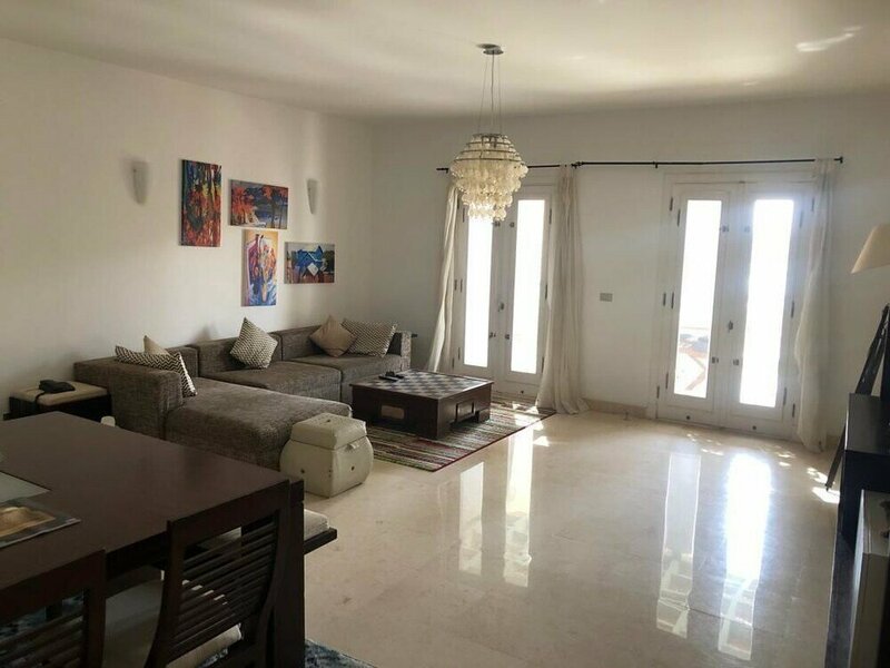 Гостиница 2 Bedrooms at Elgouna Marina Stuning View в Эль-Гуне