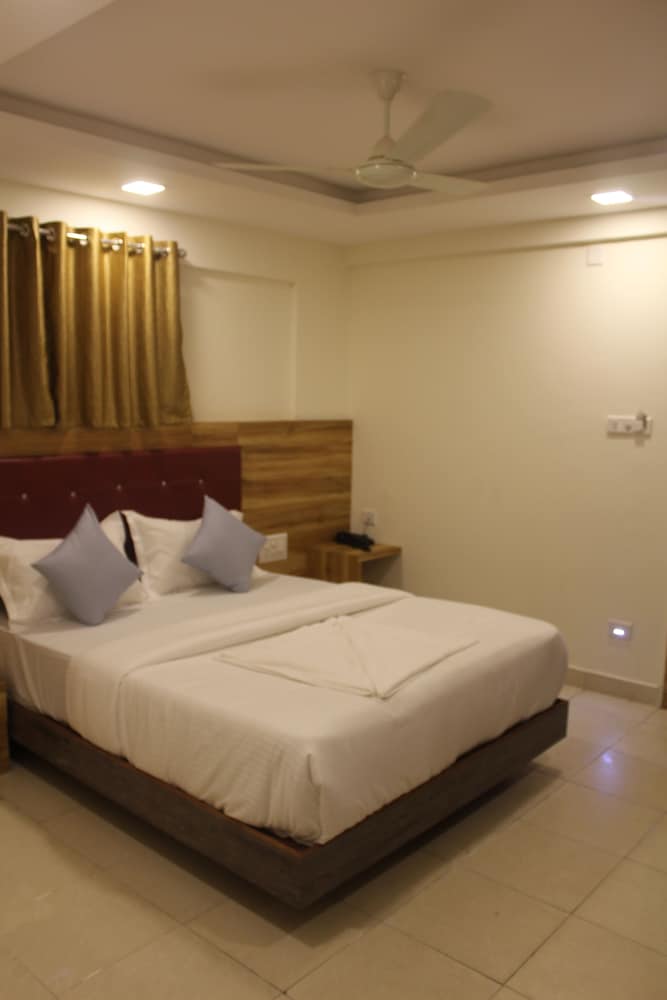 Фото Hotel Ak International Rooms
