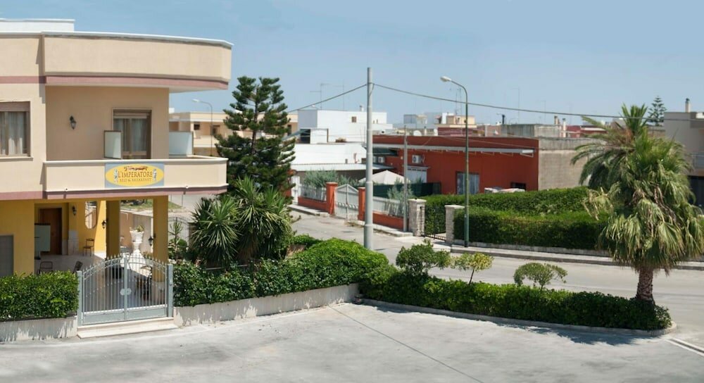 Фото отеля 1