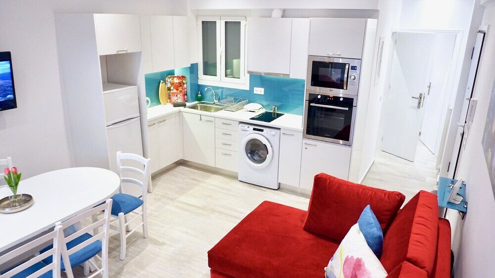 Фото Vibrant & Cozy Apt in Athens