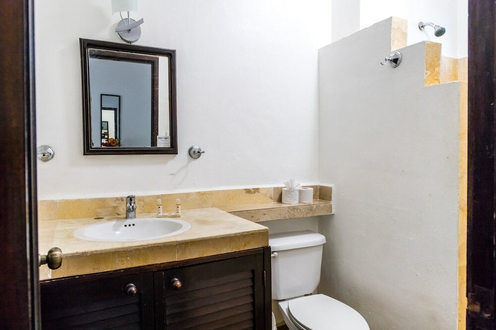 Фото Moonshine Hotel