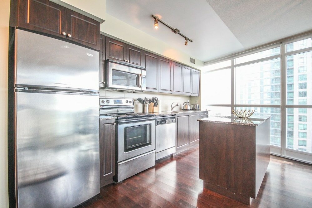 Фото Sarkar Suites - Fort York Blvd