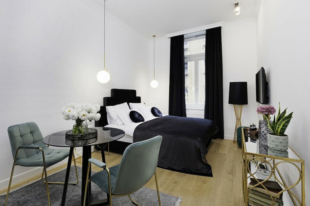 Фото Pierrot & Pierrette Apartments