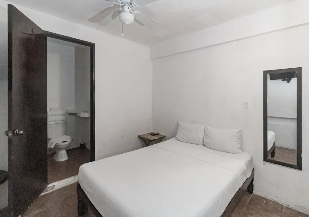 Фото Moonshine Hotel