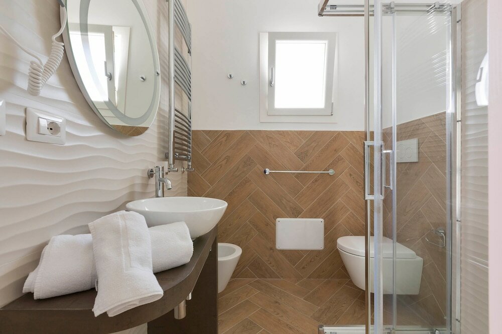 Фото Absolute Suite Apartments