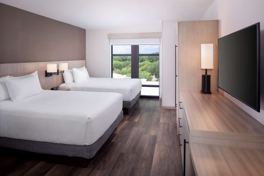 Фото Hyatt Place Mount Pleasant Towne Centre