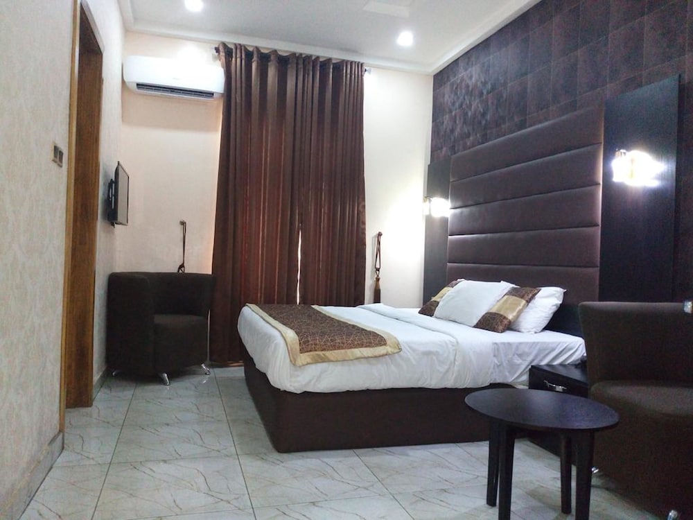 Фото Bana Hotel & Suites