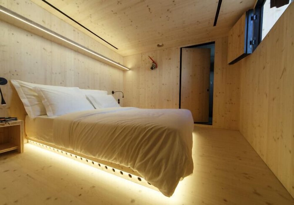 Фото Zero Box Lodge Porto