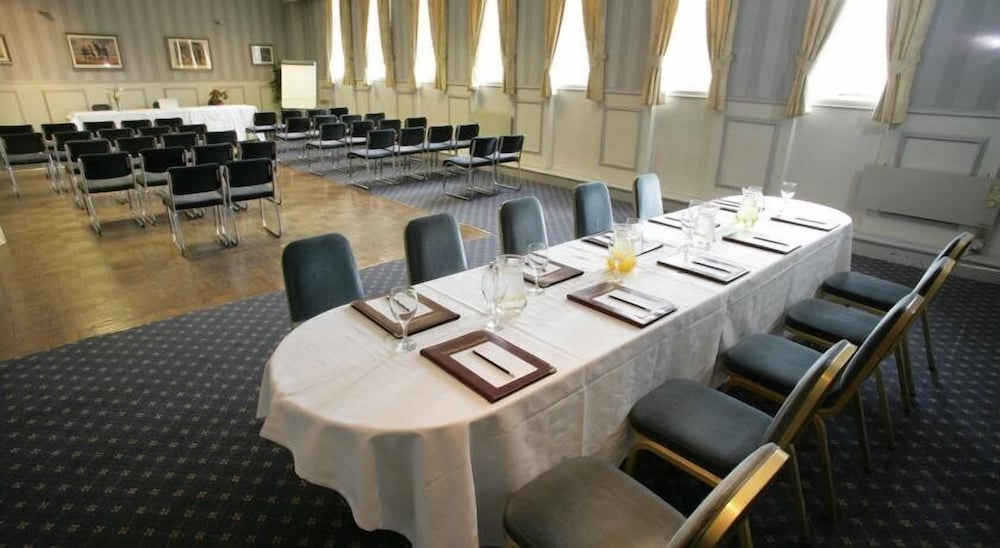 Фото The New County Hotel