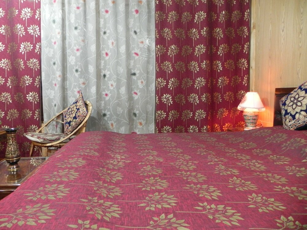 Фото Shabrose Heritage Houseboats