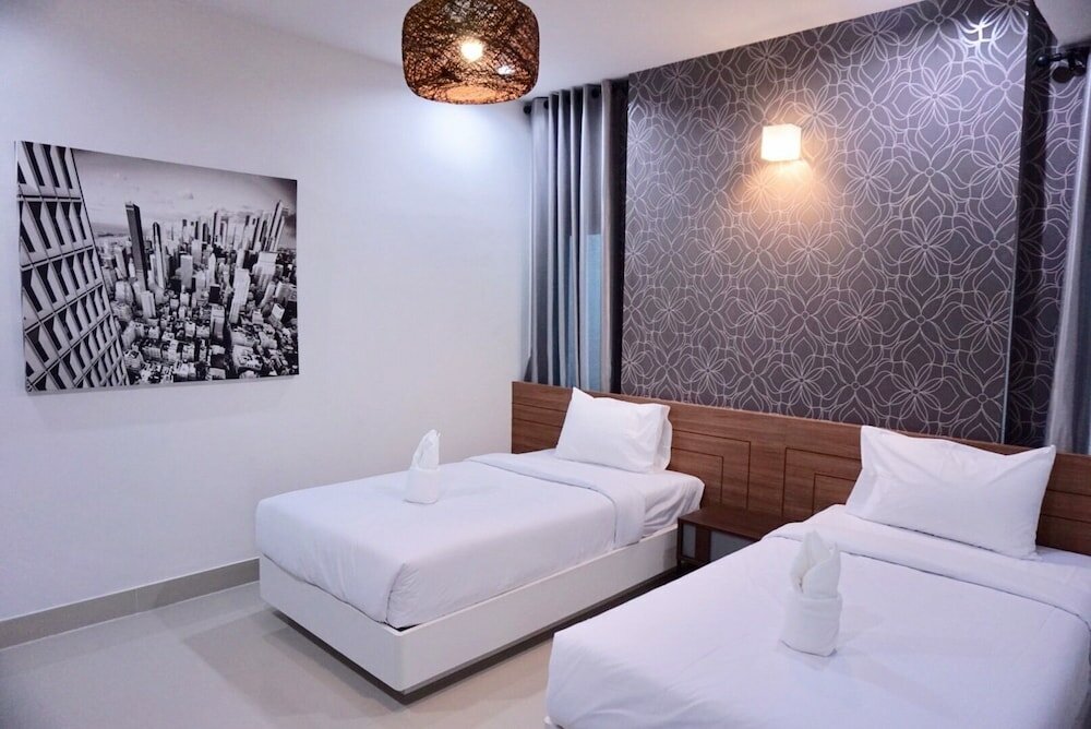 Фото Bhundaree Richy