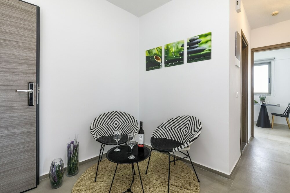 Фото Mirage City Apartments