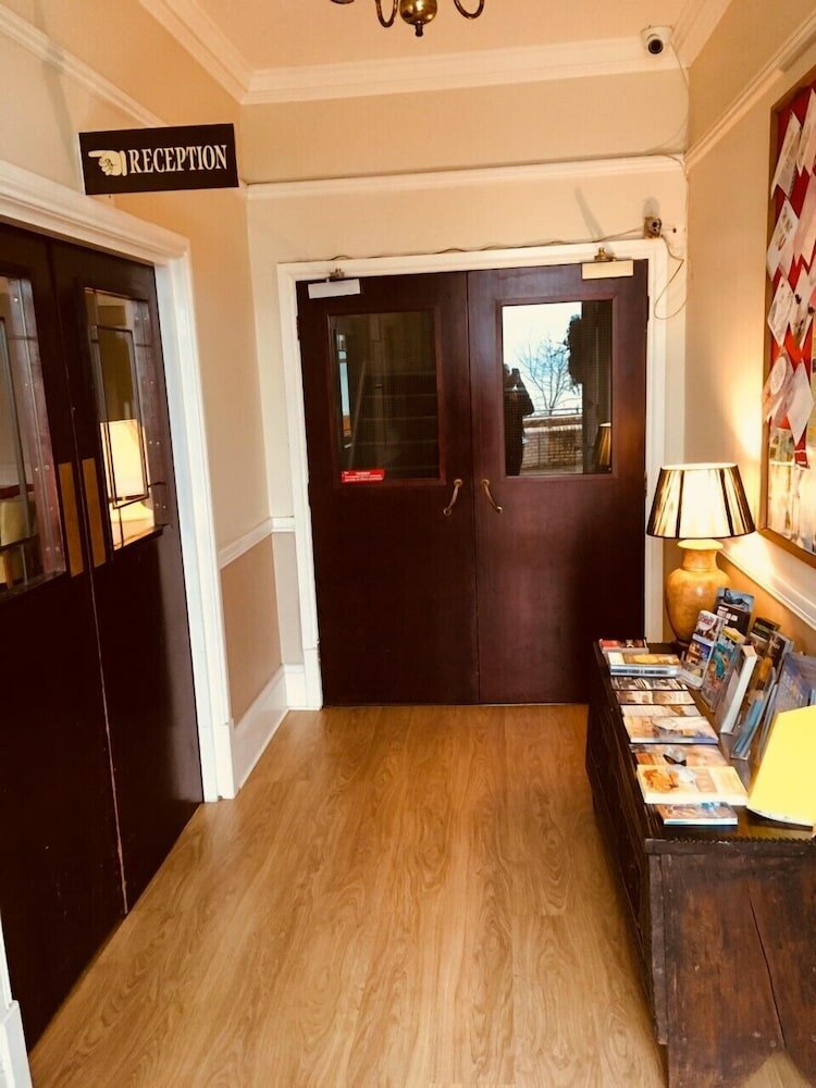 Фото The Leam Hotel