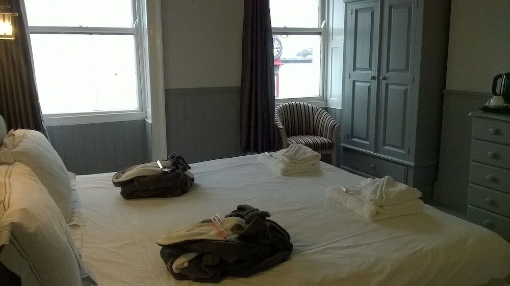 Фото The Leam Hotel