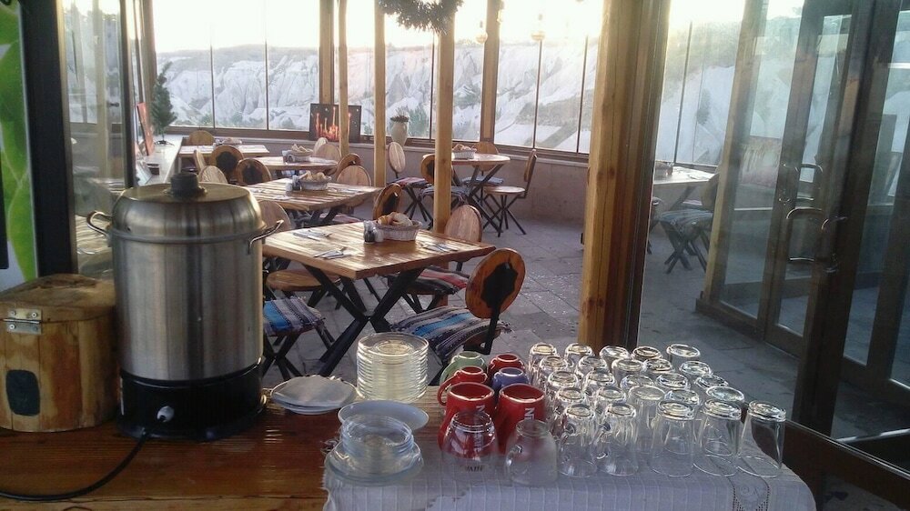 Фото Valley Inn Cave Hotel