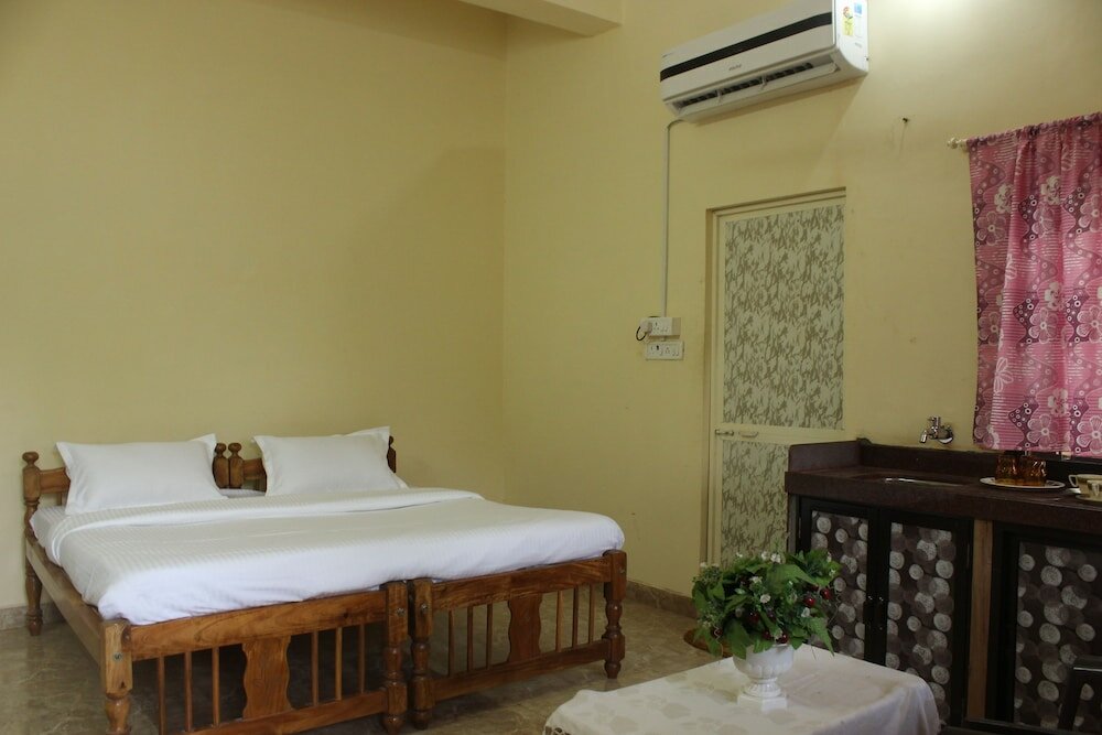 Фото Oyo 6236 Home Studio Near Sinquerim Beach