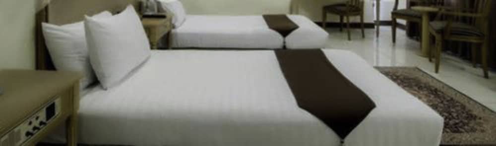 Фото Panoramic Hotel - Mall Road Lahore