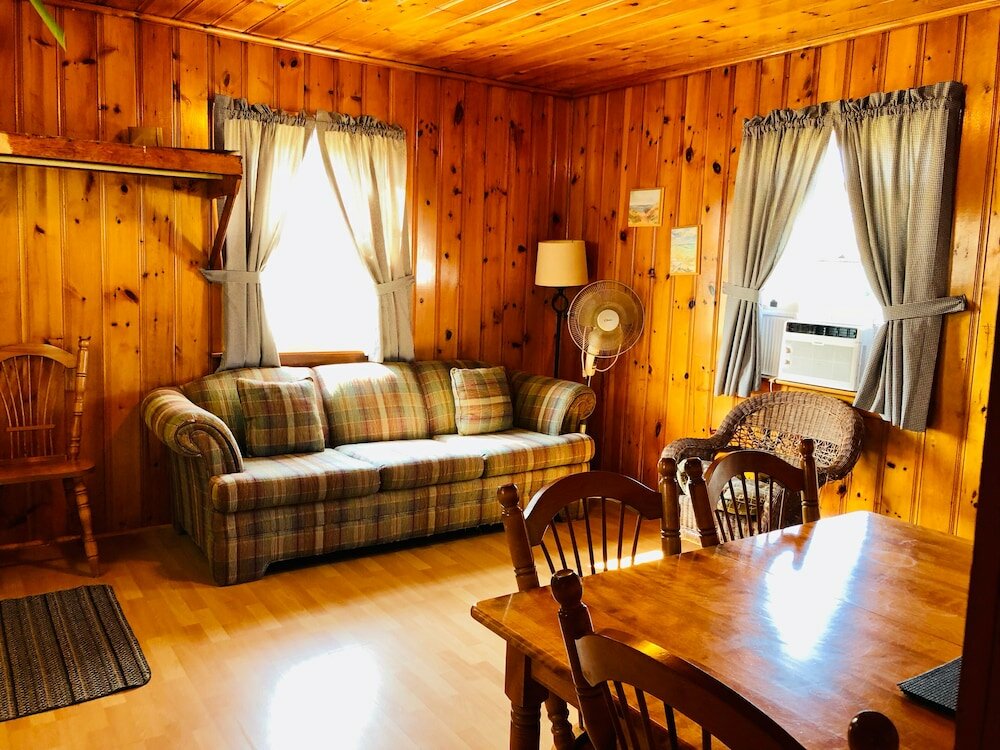 Фото Green Gables Bungalow Court