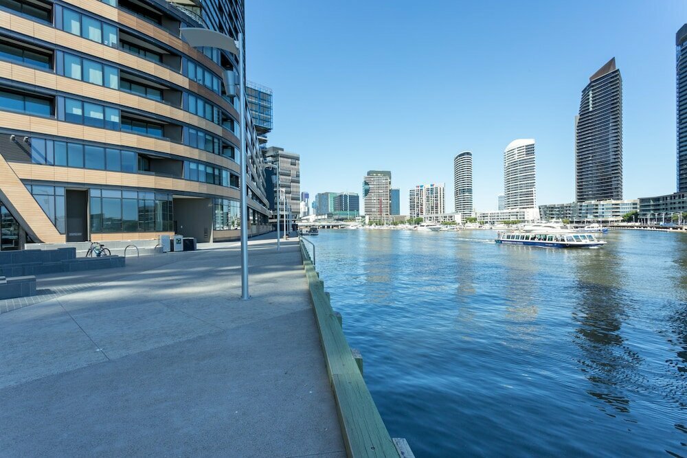 Гостиница Wyndel Apartments Riverside on Collins, Мельбурн, фото