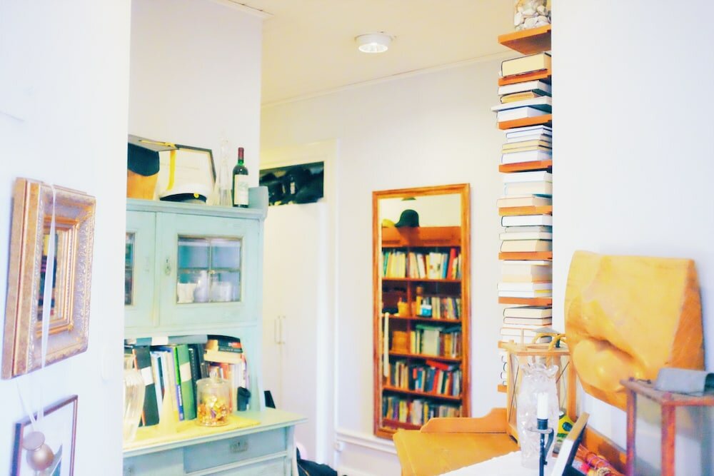 Фото Beautiful, Artistic, Heirloom Apartment