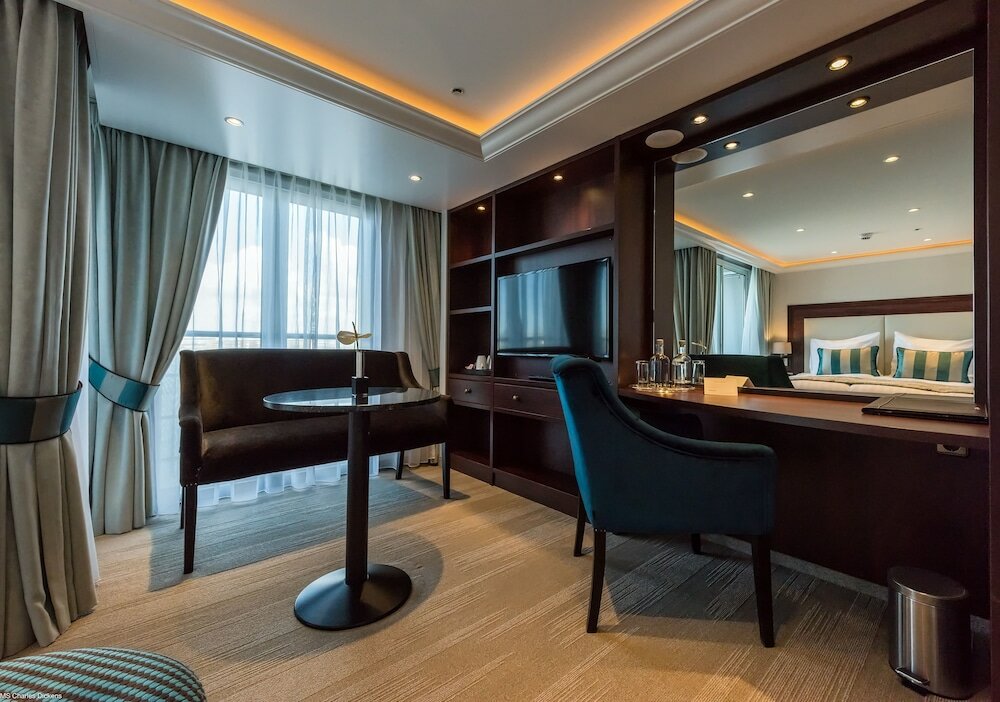 Фото Select Ms Charles Dickens - Neuss