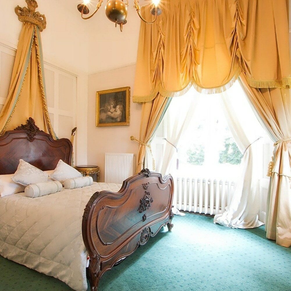 Фото The Gothic Mansion