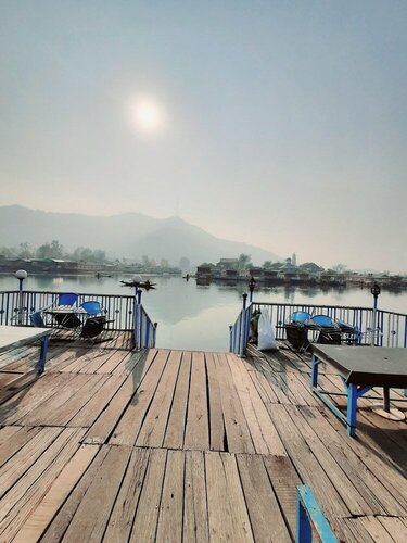 Гостиница Luxury Inn Badyari Palace Houseboats в Сринагаре
