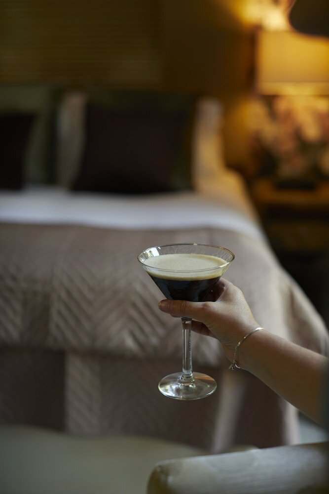 Фото Horse and Groom