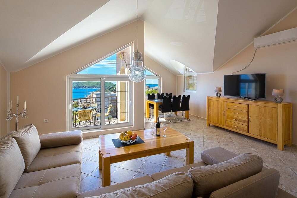 Фото Adriatic Hill Apartments