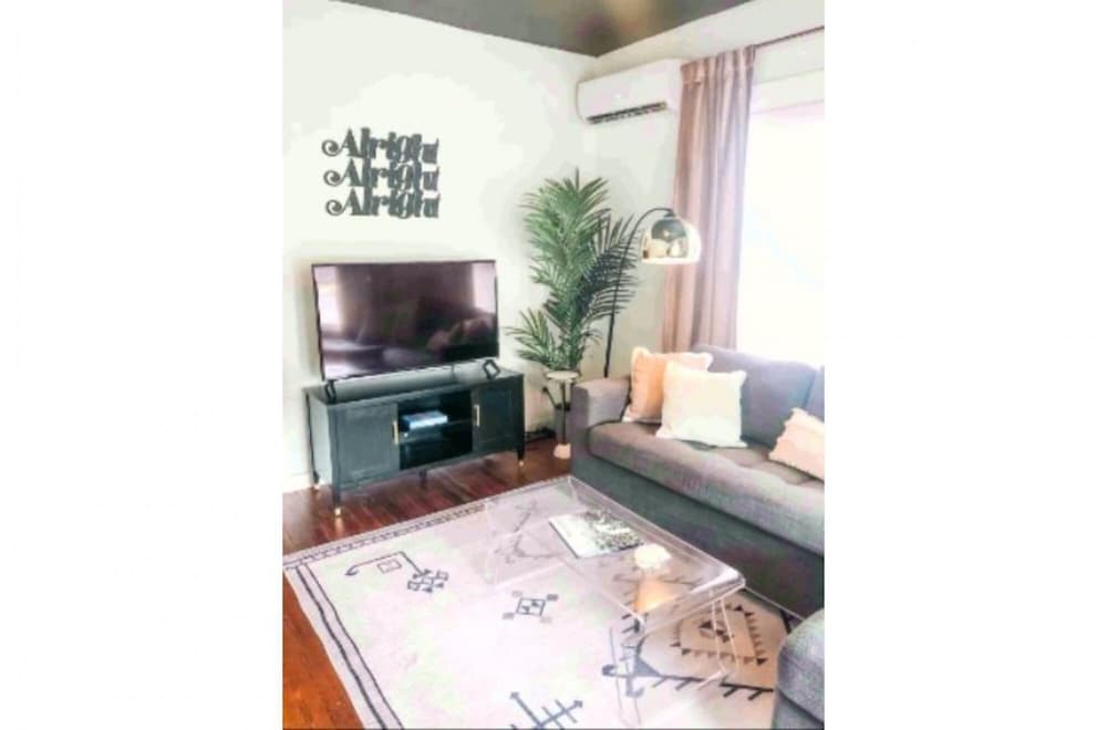 Фото The Xennial Ice Cold Ac With Fast Wi-fi