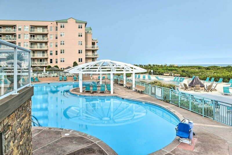 Гостиница Oceanfront Resort, Year-round Pools, Private Beach