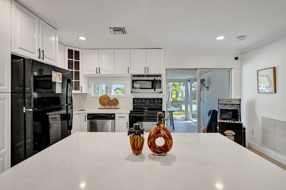 Фото Casa Lago Waterfront Home & Pool Near Hard Rock Casino