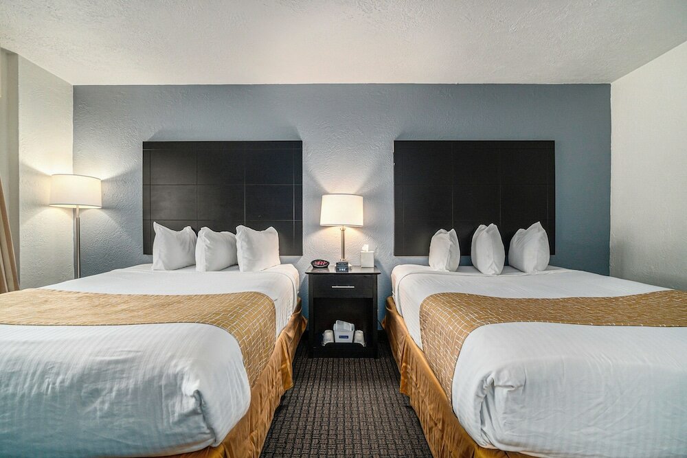 Фото Travelodge by Wyndham Traverse City Mi