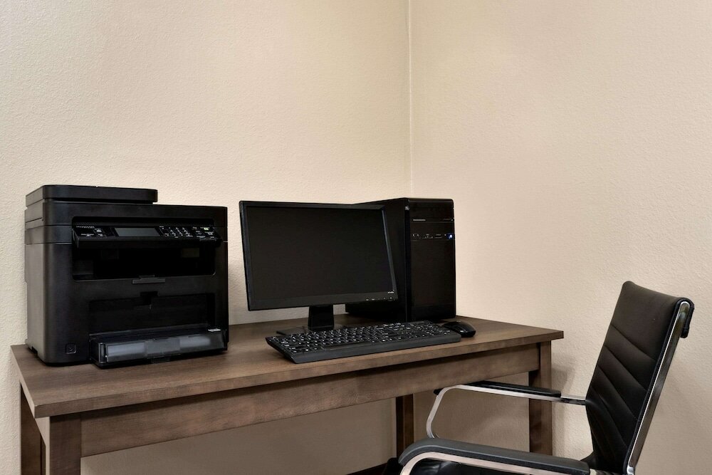 Фото Super 8 by Wyndham West Greenwich/Providence