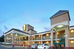 Гостиница Super 8 by Wyndham Pearl/Jackson/East