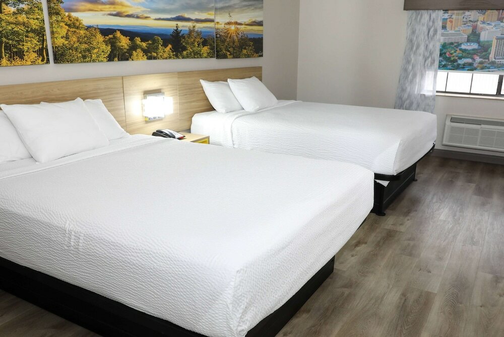 Фото Days Inn by Wyndham Suites San Antonio North/Stone Oak