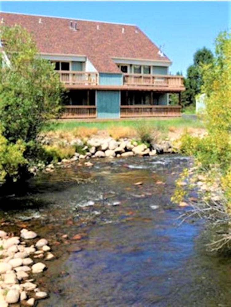 Фото Twin Rivers Condominiums by Alderwood Colorado Management