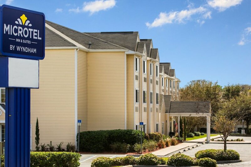 Гостиница Microtel Inn & Suites by Wyndham Leesburg/Mt Dora