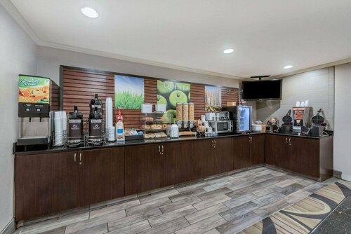 Гостиница La Quinta Inn & Suites by Wyndham Cleveland Macedonia